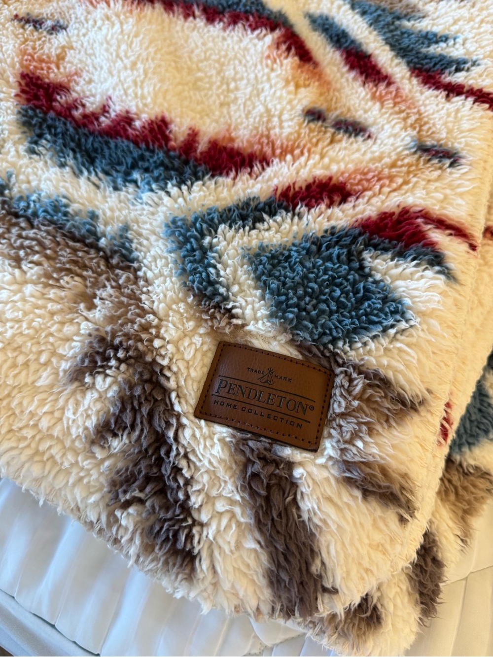Pendleton Fleece Blanket - King - Picture 3 of 6
